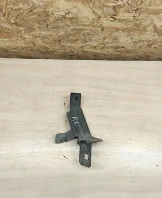 Porsche Cayenne (92A) Fender mounting bracket 