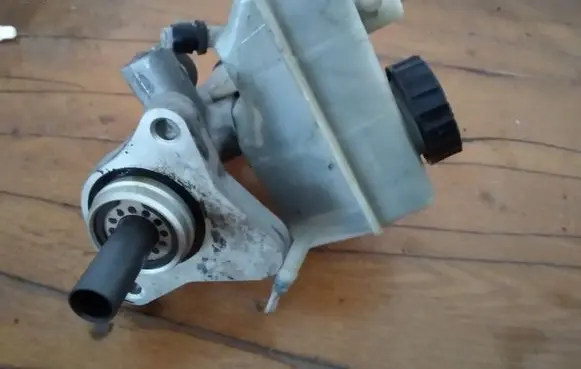 Master brake cylinder