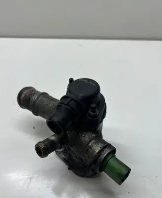 Volkswagen PASSAT B5.5 Engine coolant pipe/hose 038121133A