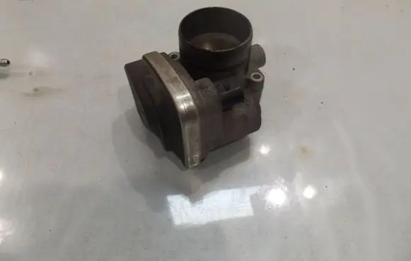 Volkswagen Touran I Throttle valve 036133062Q