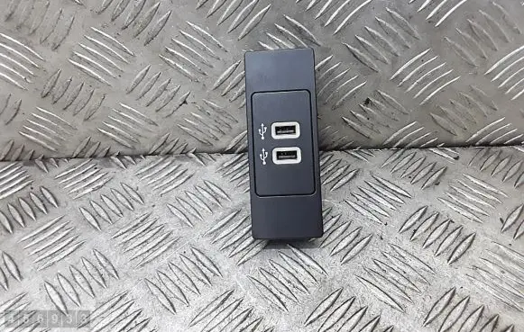 Renault Zoe USB socket connector hc3t14f014bc