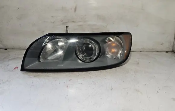 Volvo V50 Headlight/headlamp 30698885