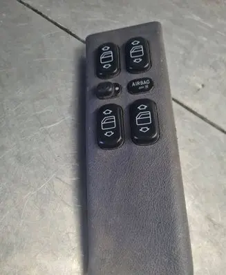Mercedes-Benz A W168 Electric window control switch 1688202810 03753200