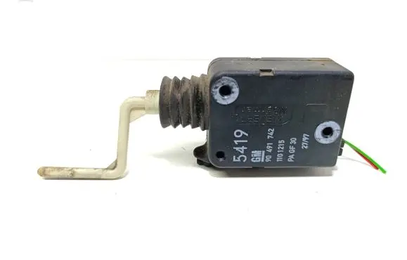 Opel Omega B1 Fuel tank cap lock motor 90491742