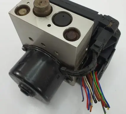 Toyota Avalon XX10 ABS Pump LNC2210AD