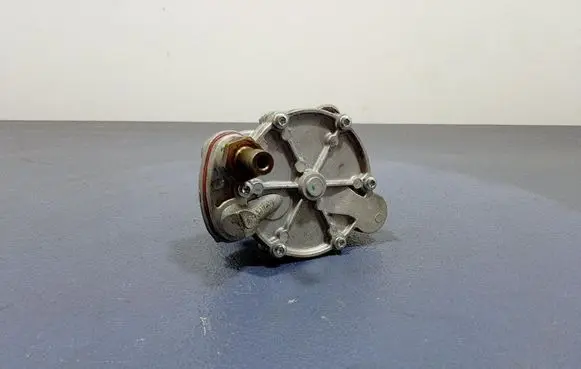 Audi A6 S6 C4 4A Vacuum pump