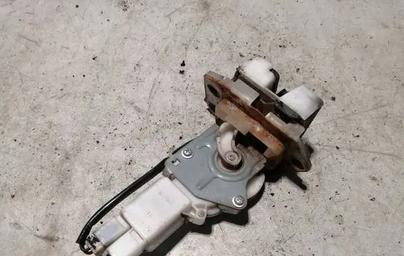Suzuki Swift I Tailgate/trunk/boot lock/catch/latch