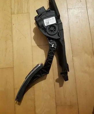 Mercedes-Benz GLS X166 Accelerator throttle pedal A1663000204 0006ZG5004 6PV93396602