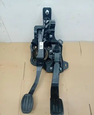 Opel Mokka B Pedal assembly 