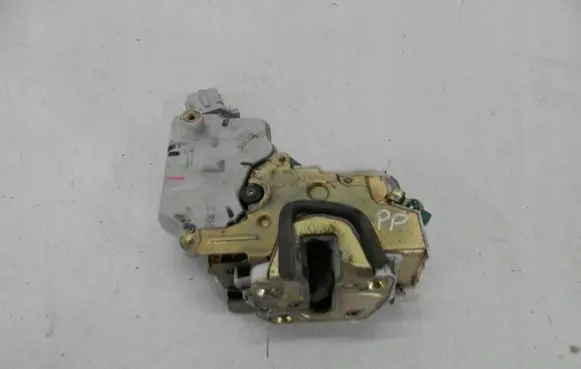 Nissan Primera Front door lock 