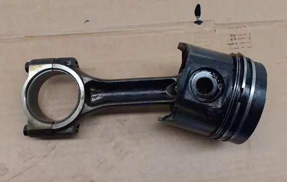 Renault Megane II Piston with connecting rod