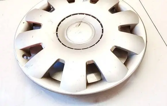 Audi A3 S3 8L R15 wheel hub/cap/trim 