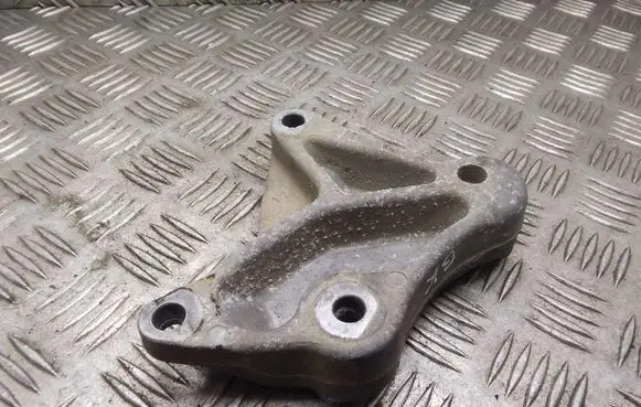Mercedes-Benz B W245 Gearbox mounting bracket A1692420401