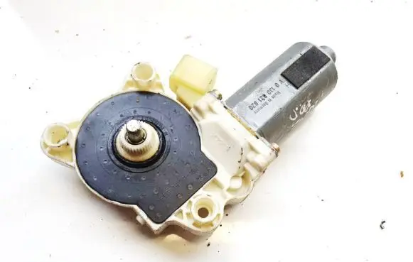 Mercedes-Benz CLK A209 C209 Front door window regulator motor a2308200942 106256-102