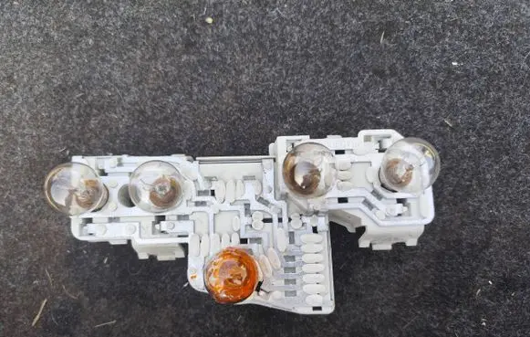 Volkswagen PASSAT B5.5 Tail light bulb cover holder 28409009 3B5945257B 3B5945257