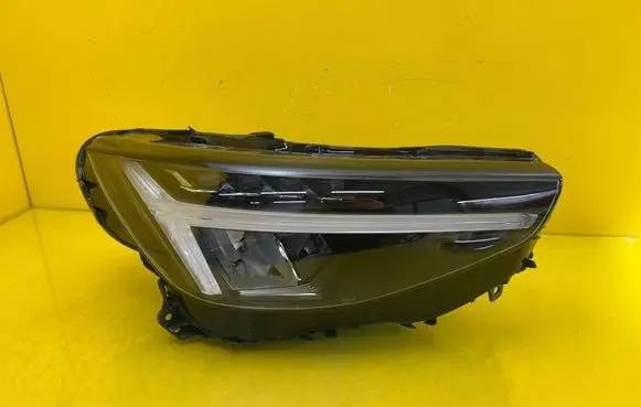 Volvo XC40 Headlight/headlamp 32404666