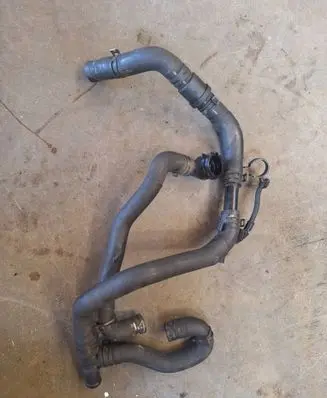 Volkswagen Touran I Engine coolant pipe/hose