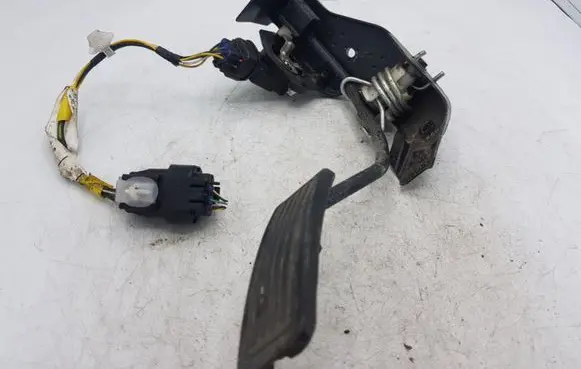 Toyota Avensis T250 Accelerator throttle pedal 8928152021 1983003041