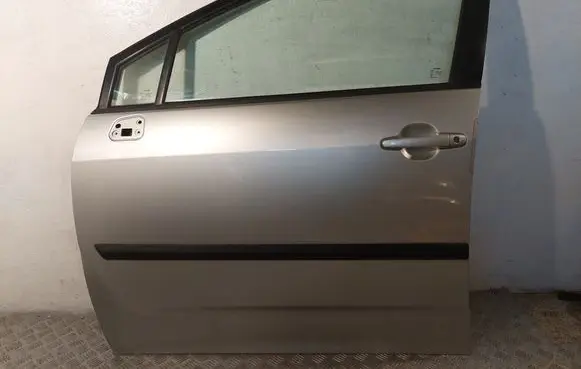 Toyota Corolla Verso AR10 Front door 670020F010