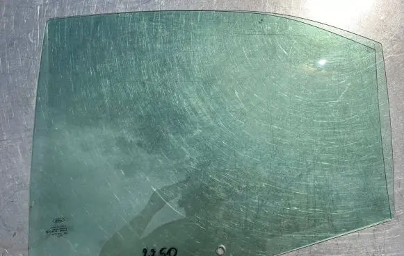 Ford Mondeo Mk III Rear side window 43R00021 DOT32M13AS2