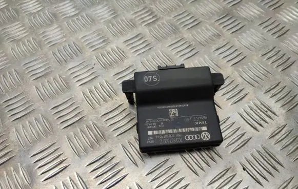 Volkswagen Golf V Gateway control module 3C0907530C 3C0907951A