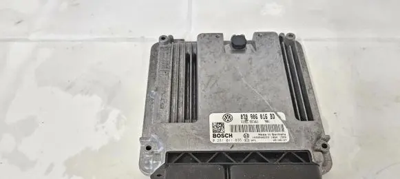 Volkswagen Transporter - Caravelle T5 Engine control unit/module 070906016BD 1039S08233 0281011835