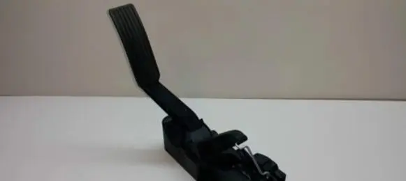 Accelerator throttle pedal