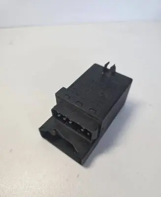 BMW 5 E39 Glow plug pre-heat relay 2246473