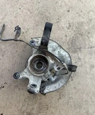 Subaru Forester SF Front wheel hub spindle knuckle 3XR
