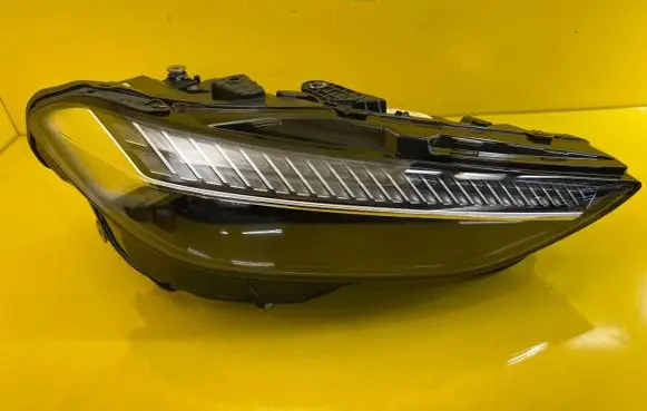 Audi A5 Headlight/headlamp 8B3941036M