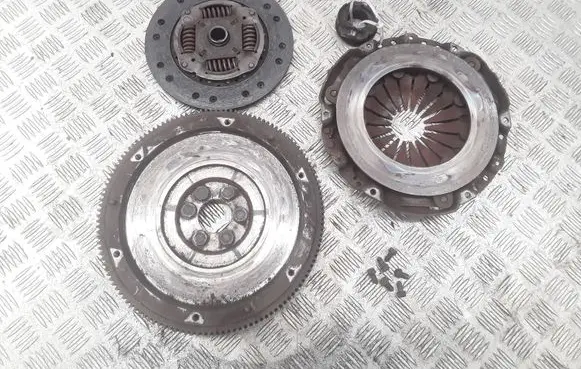 Volkswagen PASSAT B4 Clutch set kit 037105271K