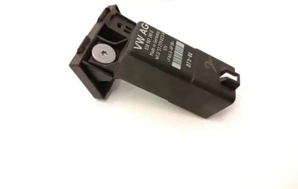 Volkswagen Touran I Glow plug pre-heat relay 038907281D 51299023A
