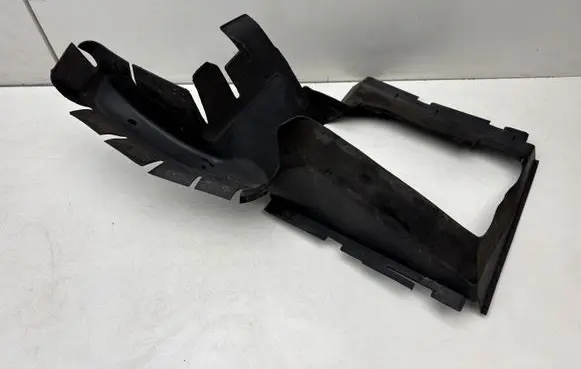 Audi Q7 4L Intercooler air channel guide 4L0117335B