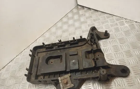 Battery tray