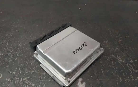 Volvo S80 Engine control unit/module 0281011078 1039S00000 30637733A