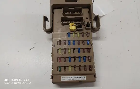 Subaru Legacy Fuse module 82201AJ000 011068 5137