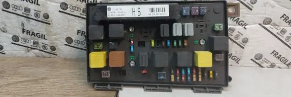Opel Zafira B Fuse module 13206754 5DK00866838