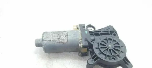 Mercedes-Benz E W210 Front door window regulator motor 0130821671