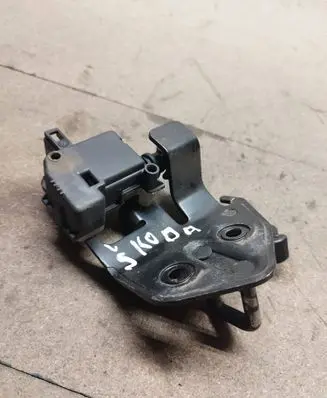Skoda Octavia Mk2 (1Z) Tailgate/trunk/boot lock/catch/latch 1Z0827511C