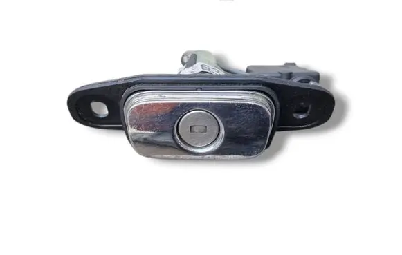 Volvo S40, V40 Tailgate/boot open switch button 30899699 30804687