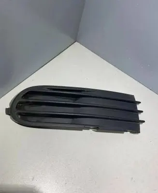 Volvo V50 Front bumper lower grill 30657009