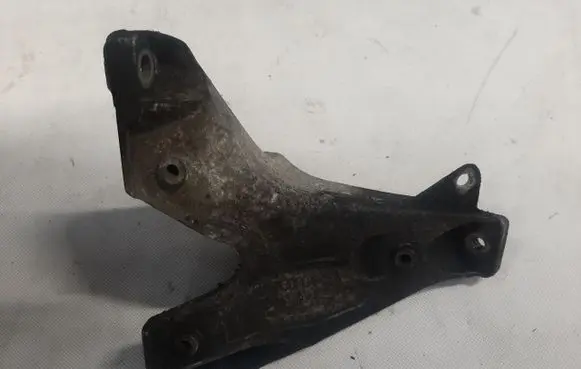 Engine mount bracket