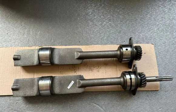 Nissan Patrol Y61 Balance shaft 124002W207 124002W202