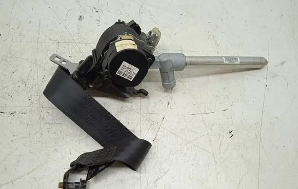Volvo V70 Rear seatbelt 6061536