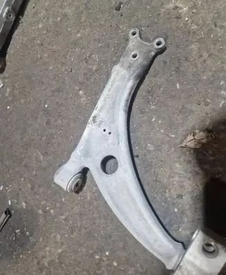 Volkswagen PASSAT B6 Front lower control arm/wishbone 