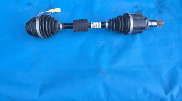 BMW 1 F40 Front driveshaft 5A2E043 31605A2E043