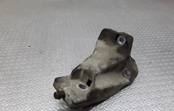 Volvo S80 Engine mounting bracket 9445231
