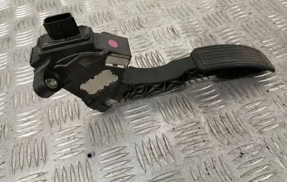 Toyota Avensis T270 Accelerator throttle pedal 7811002020 50946918603