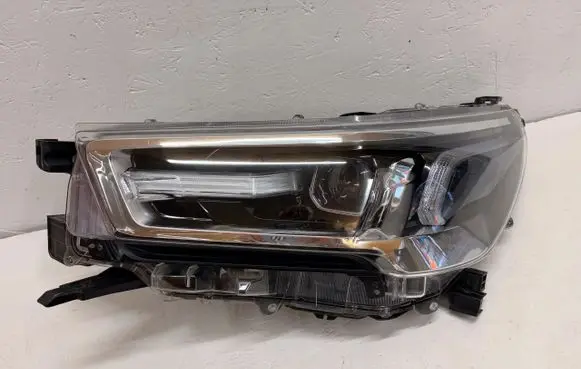 Toyota Hilux VIII Headlight/headlamp