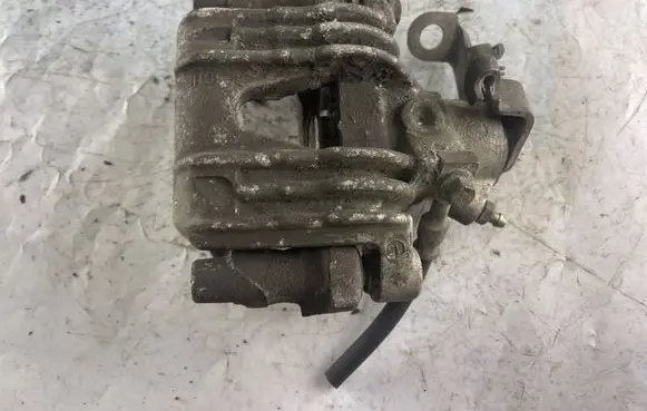 Opel Zafira A Rear brake caliper